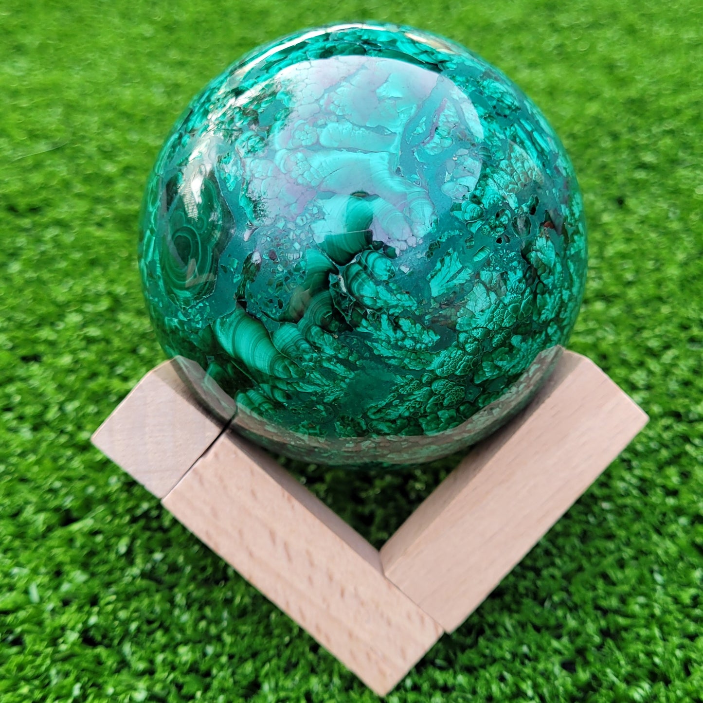 Wood V-Shaped Sphere Display Stands to Choose From for Spheres 2.3" to 8" (58mm to 178mm)