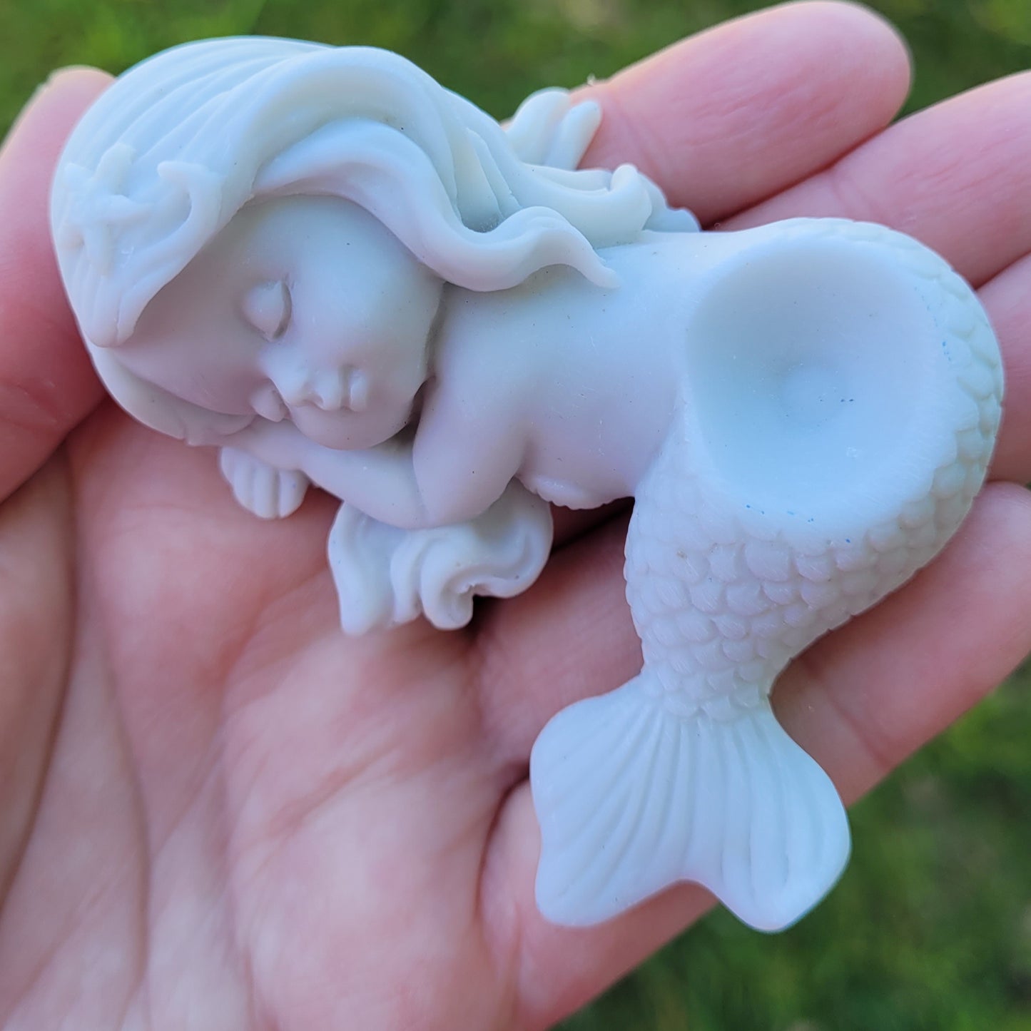 Mermaid Display Stand in White for Spheres, Balls or Eggs 1" to 3" (26mm to 77mm)