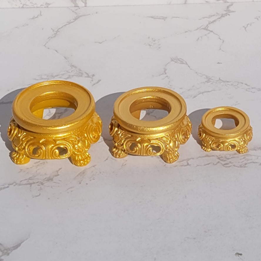 Gold resin decorative sphere holders 