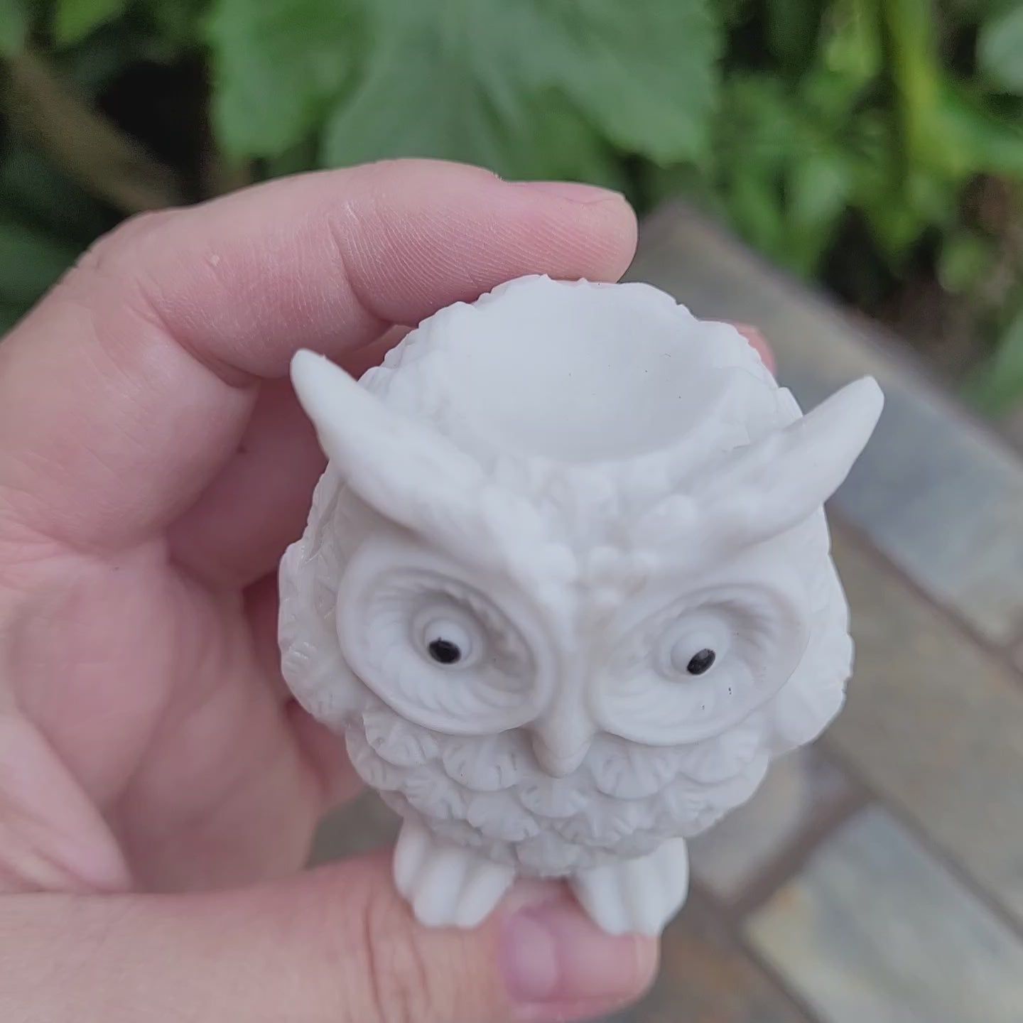 Video of Owl Sphere Stand in White, For Spheres, Eggs Balls from 1" to 2.8" (25mm to 70mm)